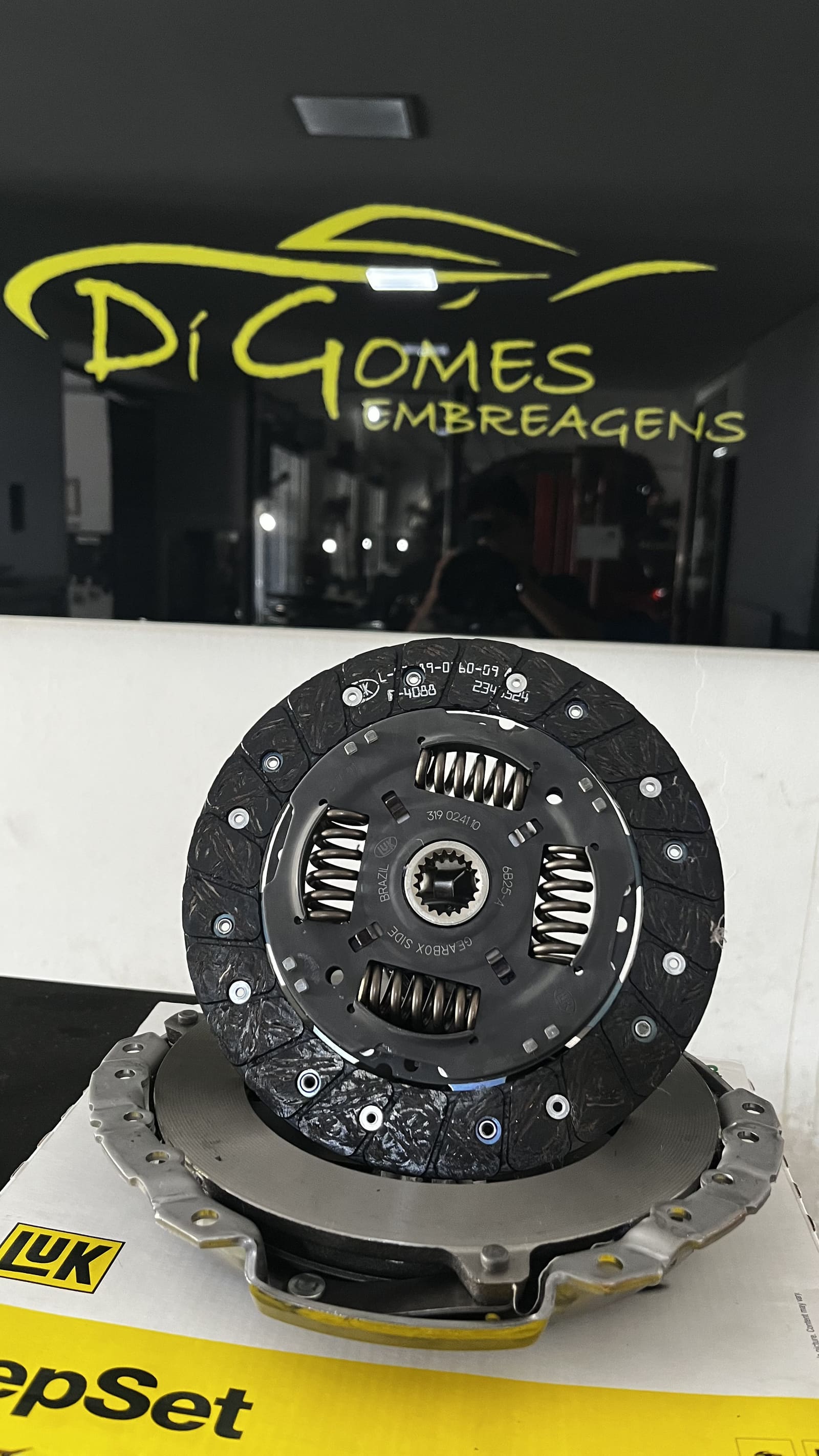 Peças automotivas novas na oficina Di Gomes